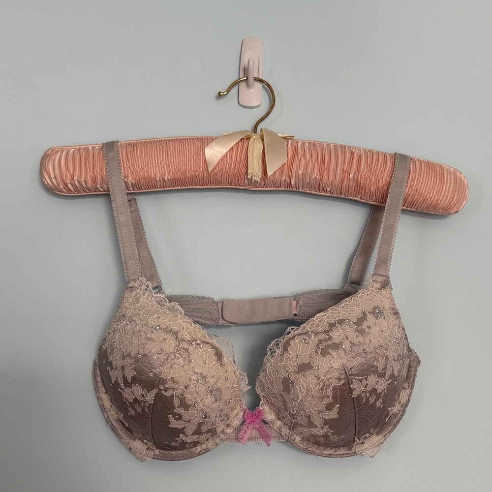 Victoria's Secret Dream Angels Push-up Bra in Silver with Ivory Lace